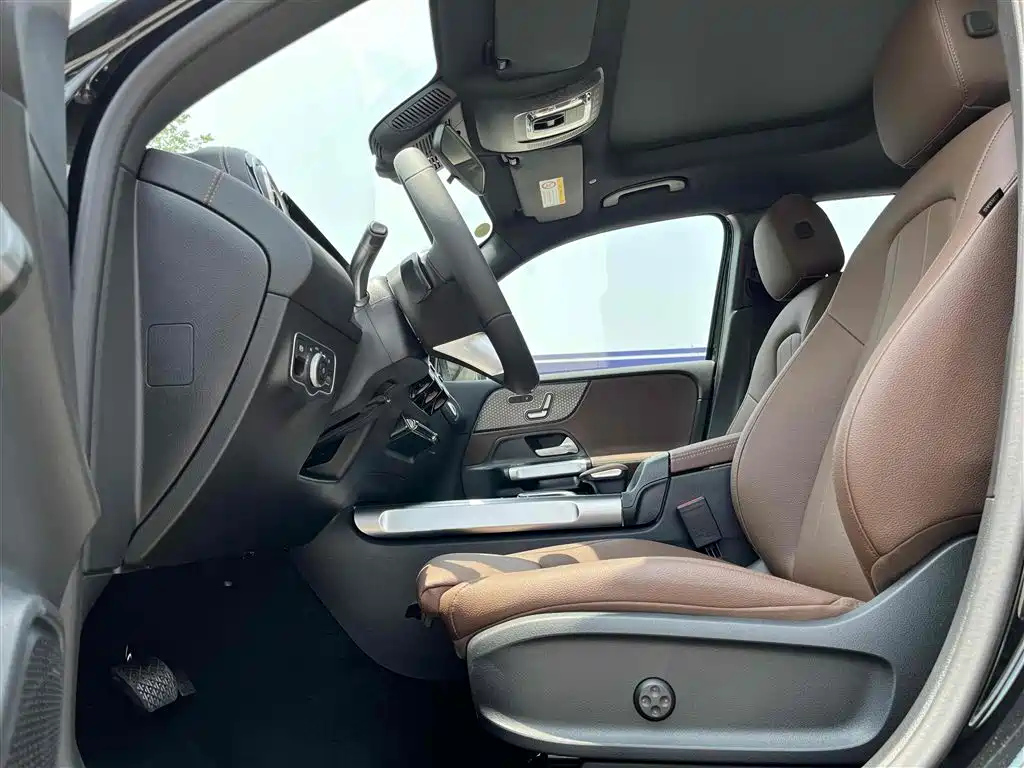 MERCEDES BENZ GLB 2024