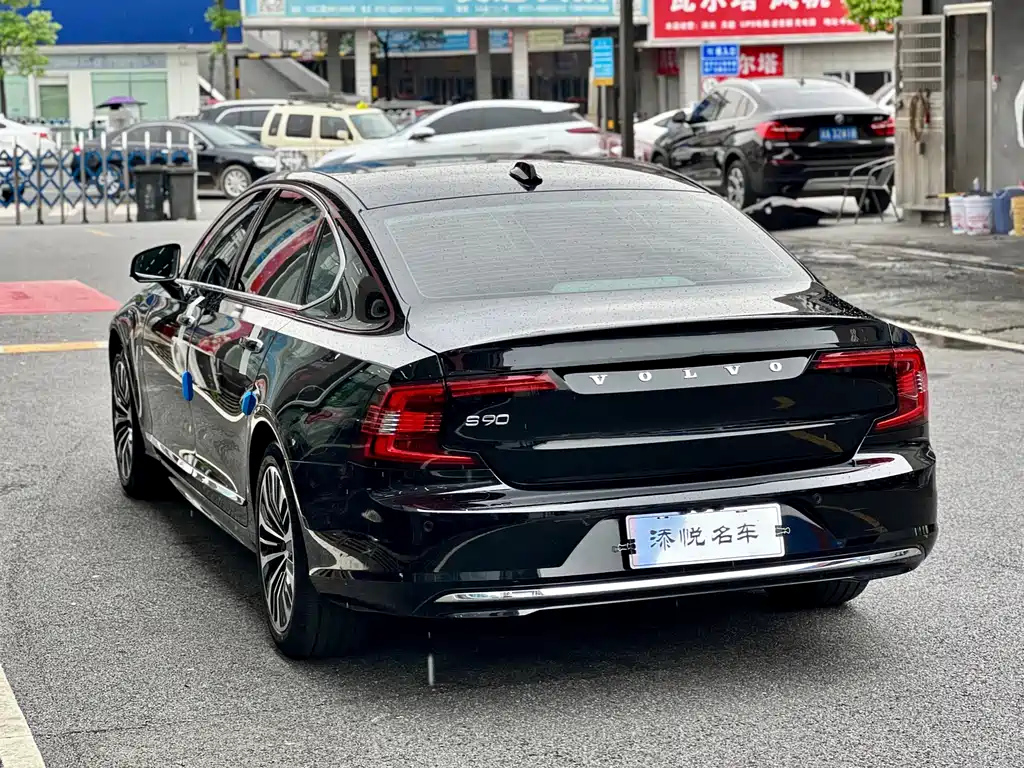 VOLVO S90 2022