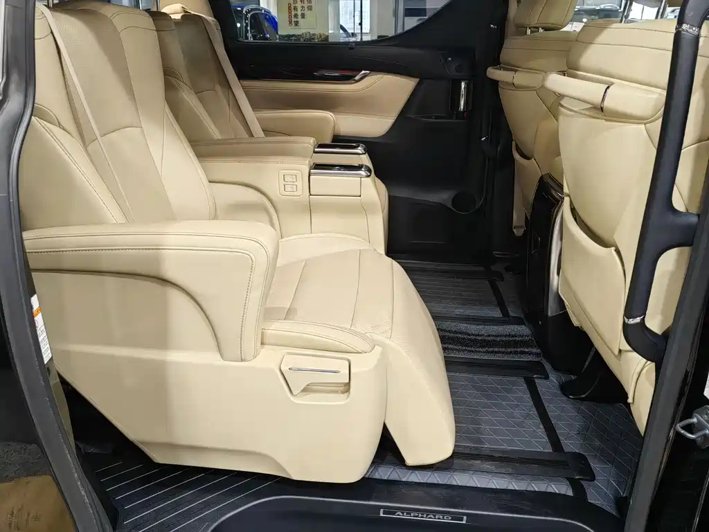 TOYOTA ALPHARD 2018