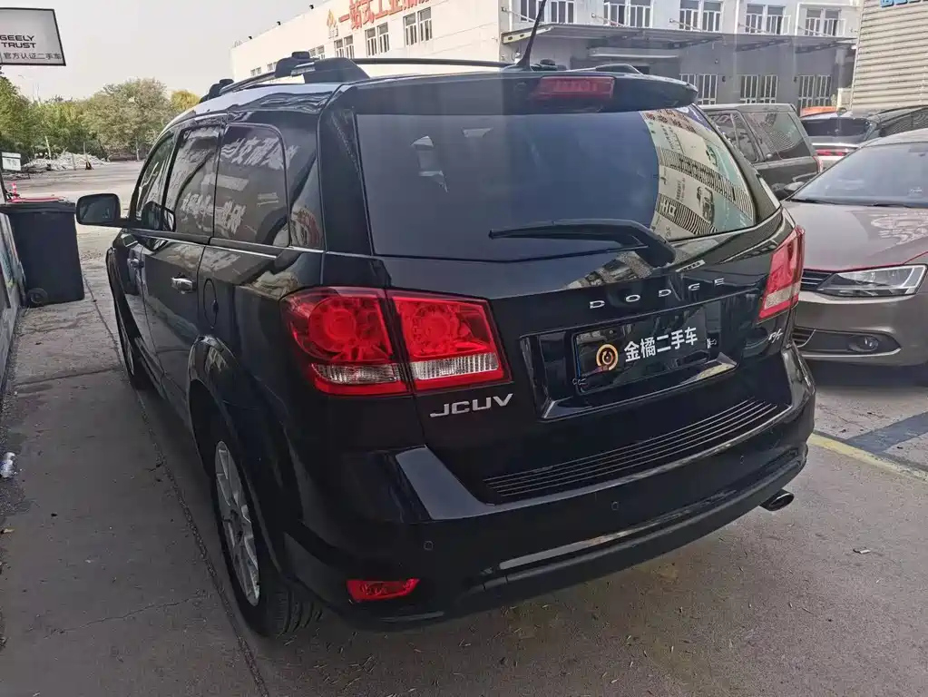 DODGE JCUV 2014