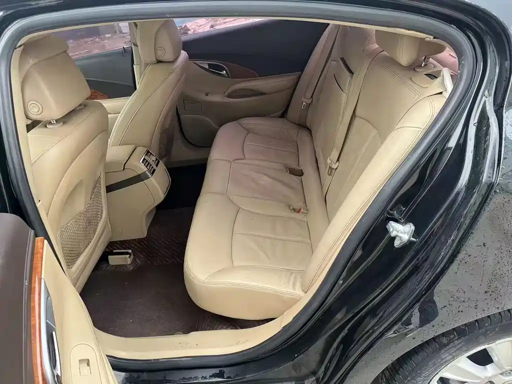 BUICK LACROSSE 2010