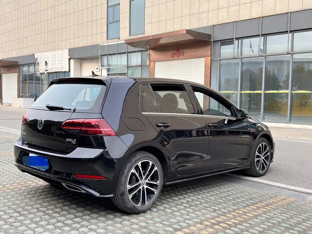 VOLKSWAGEN GOLF 2020