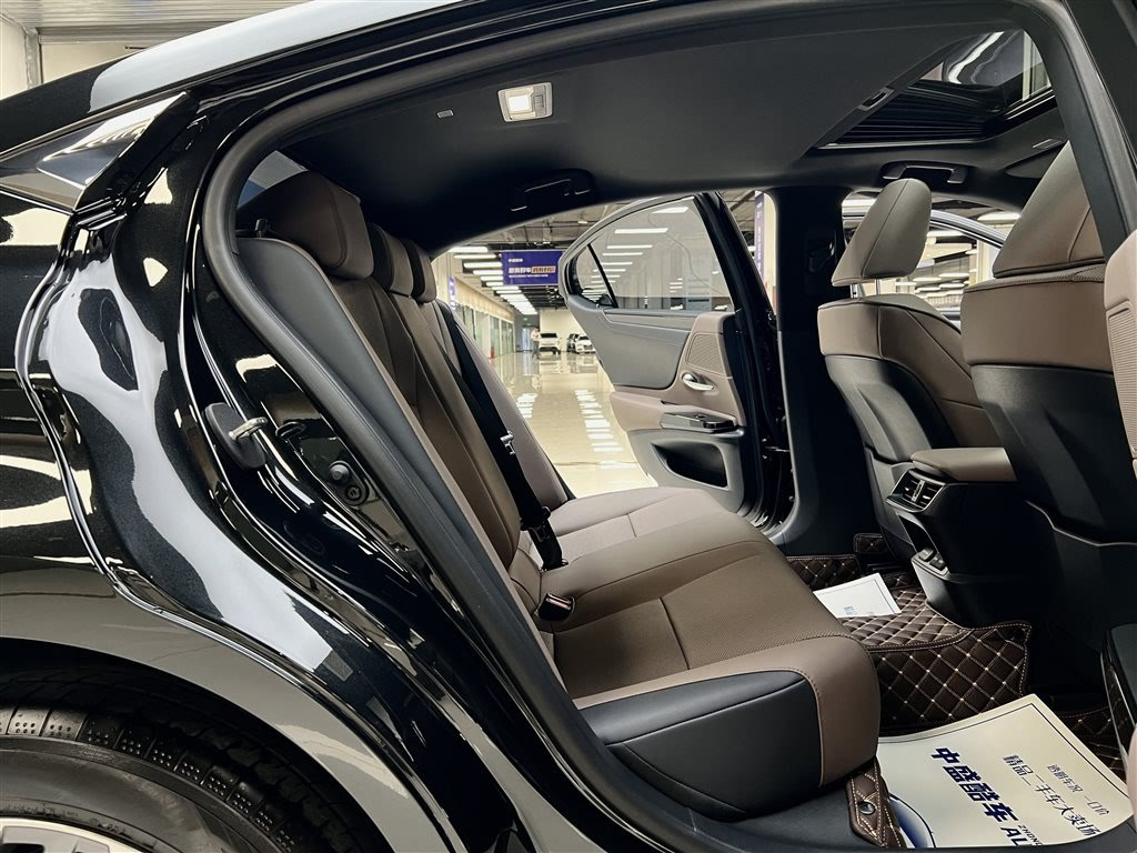 LEXUS ES 2024
