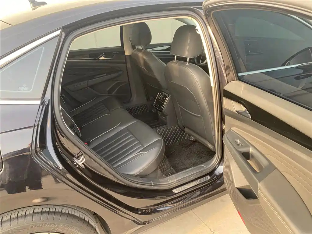 VOLKSWAGEN PASSAT 2022