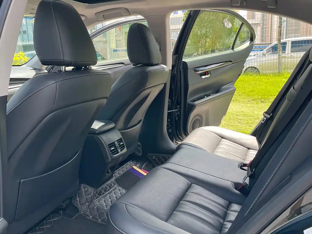 LEXUS ES 2015