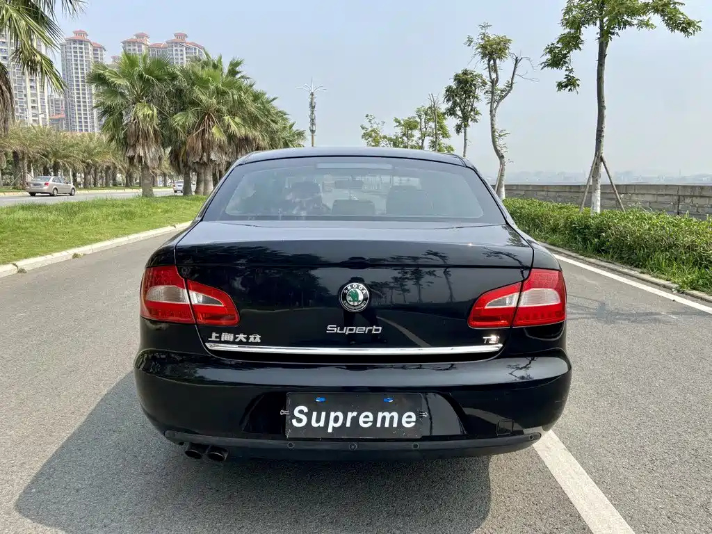 SKODA SUPERB 2011