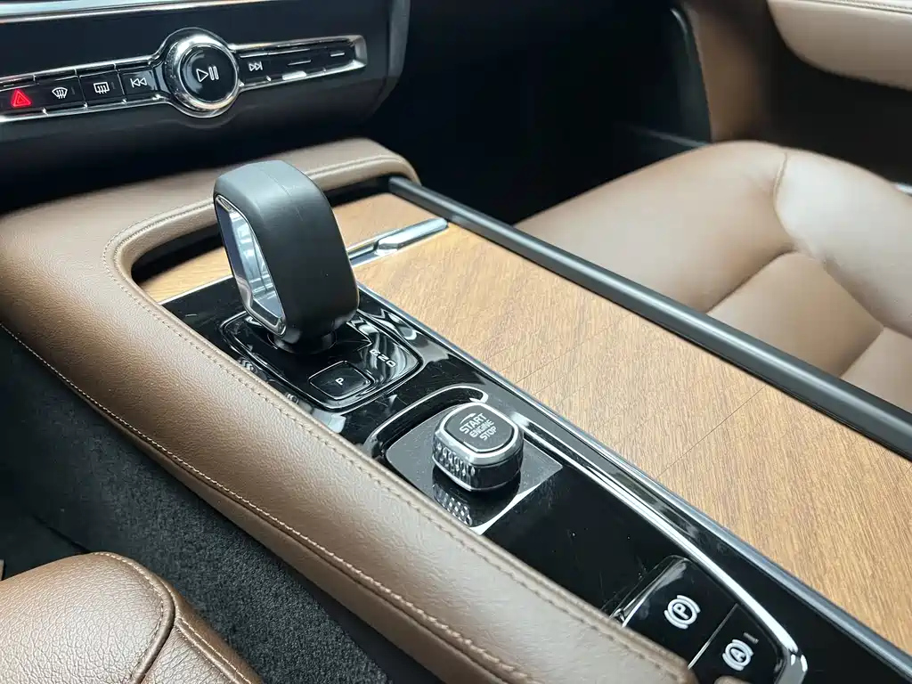 VOLVO S90 2023