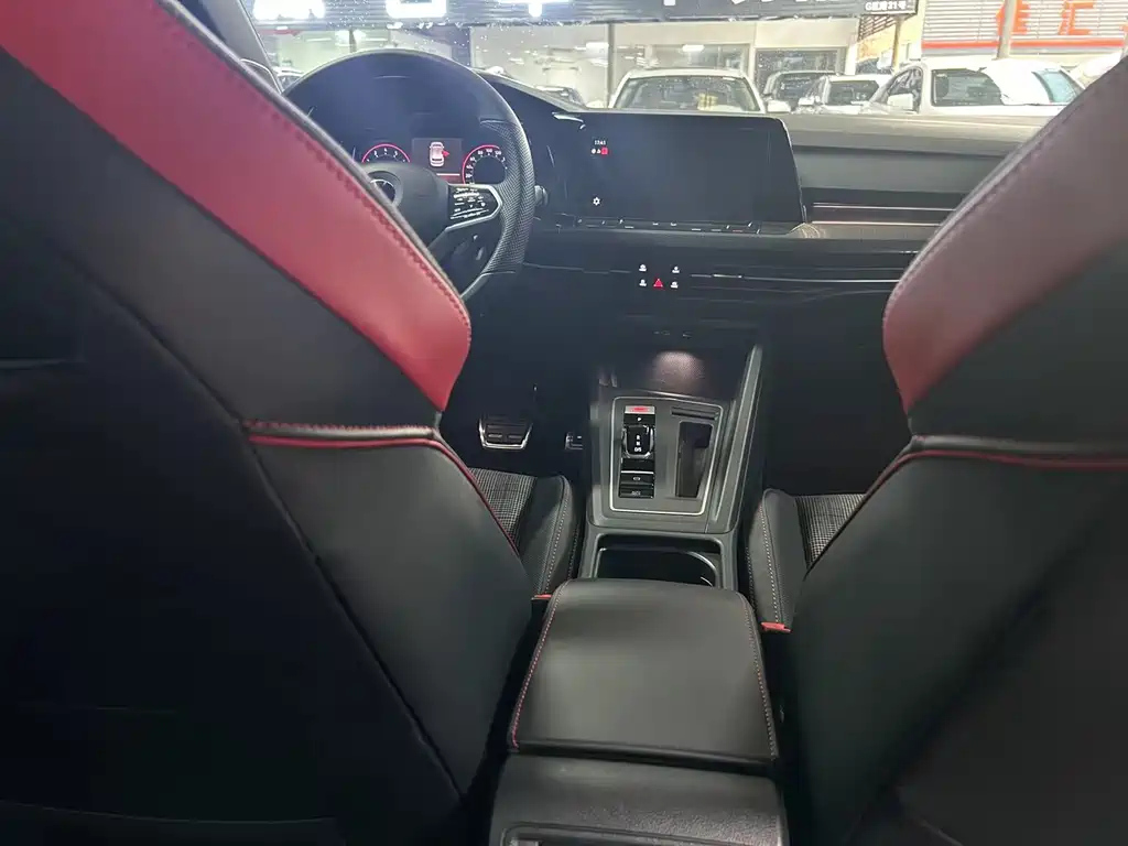 VOLKSWAGEN GOLF 2022