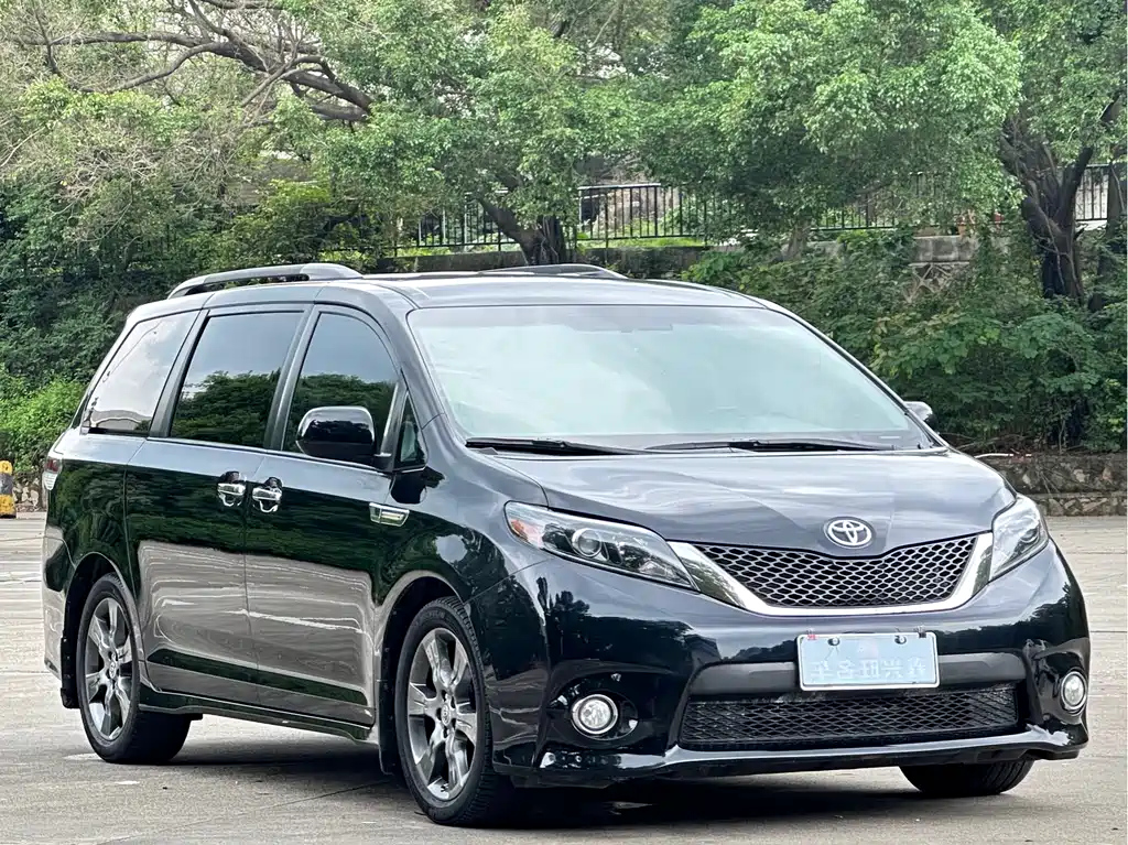 TOYOTA SIENNA 2016