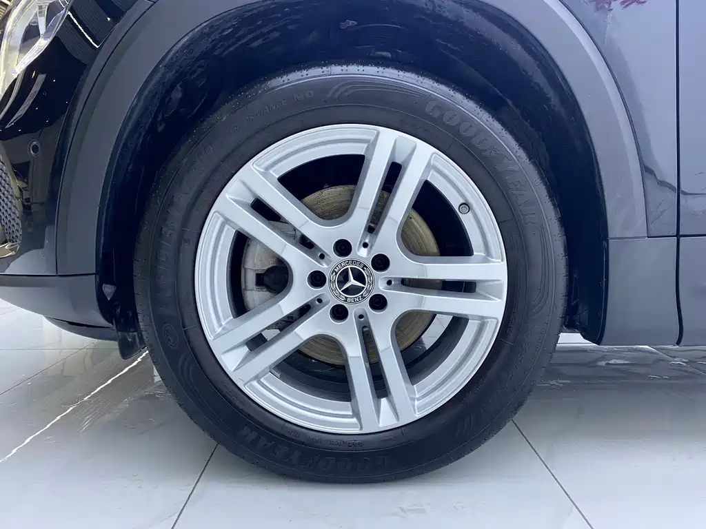 MERCEDES BENZ GLB 2023