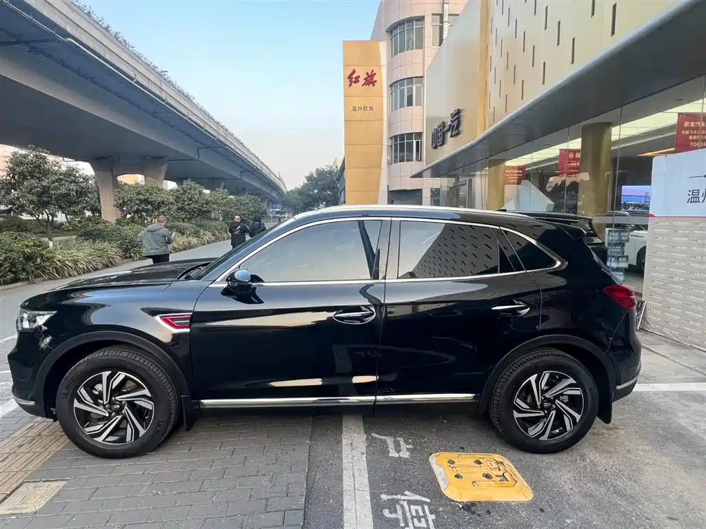 HONGQI HS5 2022