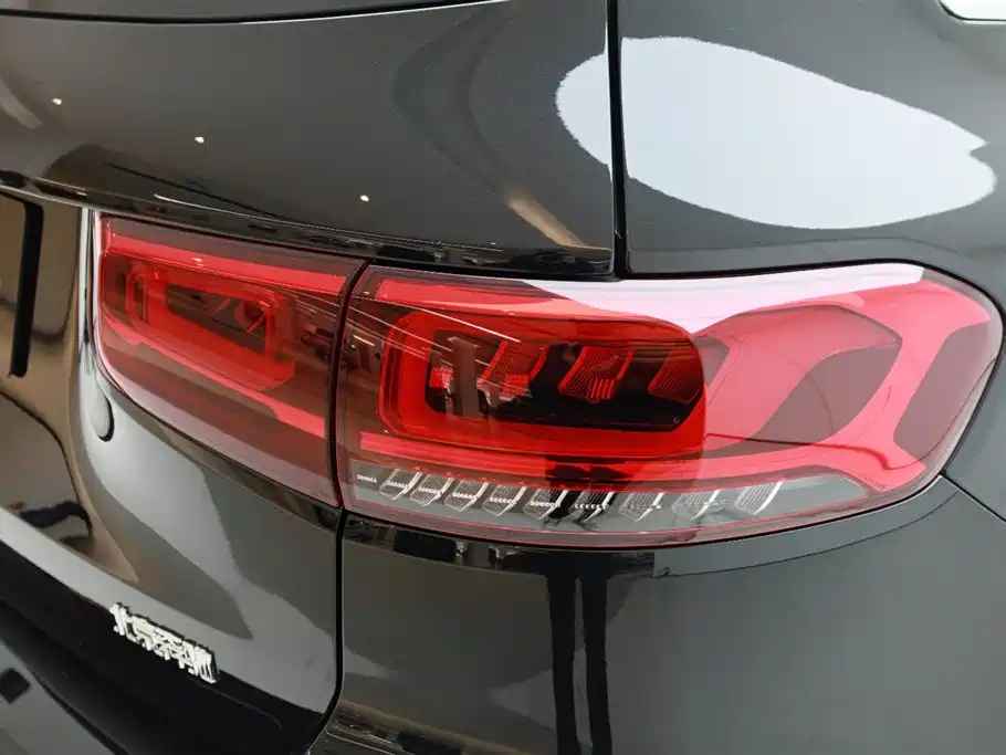 MERCEDES BENZ GLB 2023