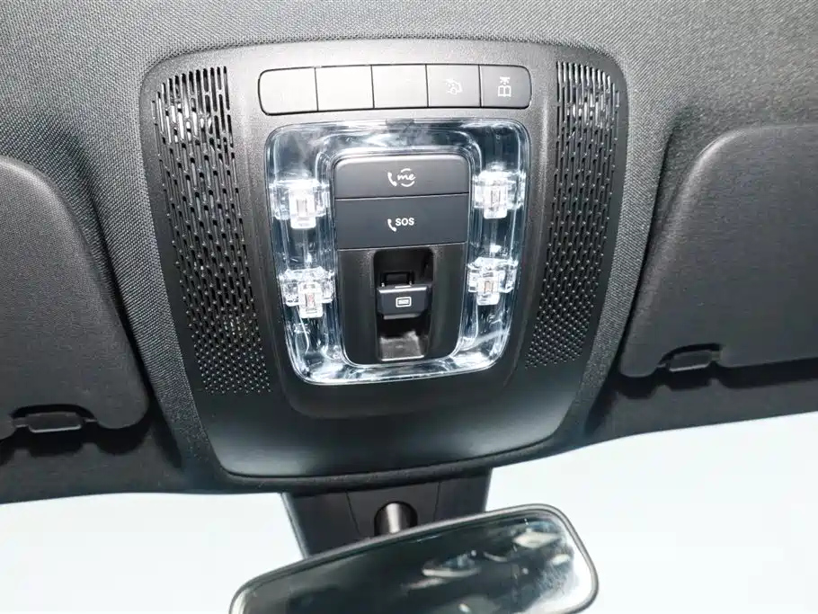 MERCEDES BENZ GLB 2023