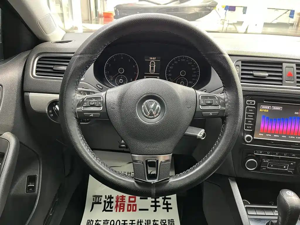 VOLKSWAGEN SAGITAR 2012