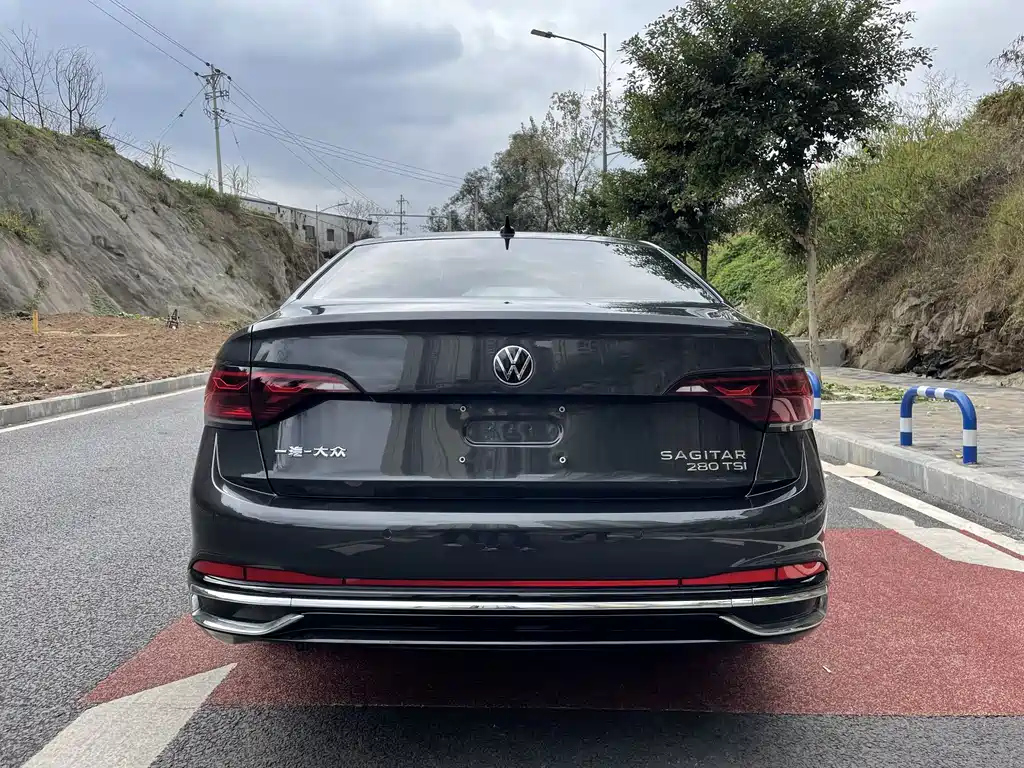 VOLKSWAGEN SAGITAR 2022