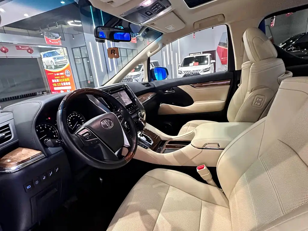 TOYOTA ALPHARD 2017