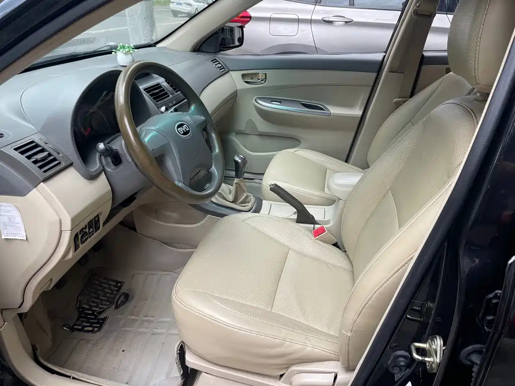 BYD L3 2012