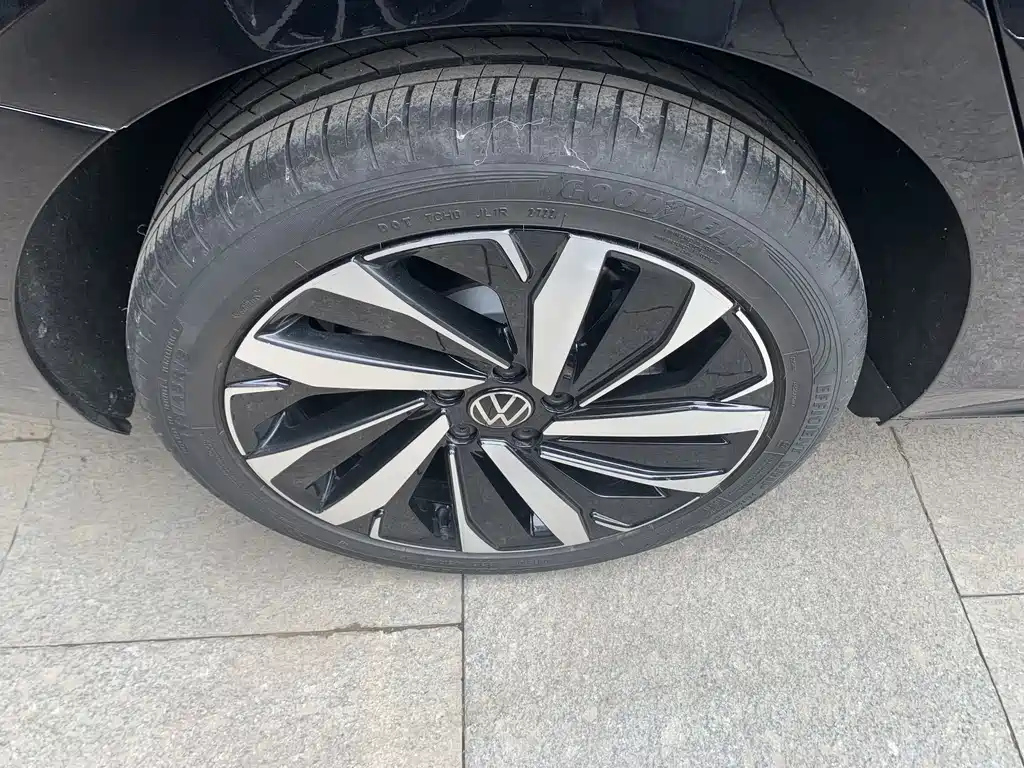 VOLKSWAGEN PASSAT 2023