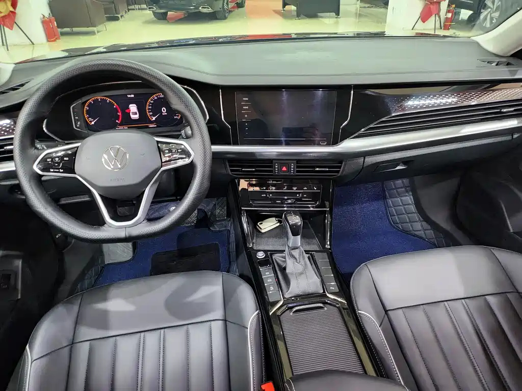 VOLKSWAGEN PASSAT 2023