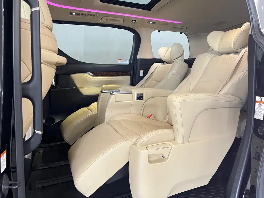 TOYOTA ALPHARD 2018