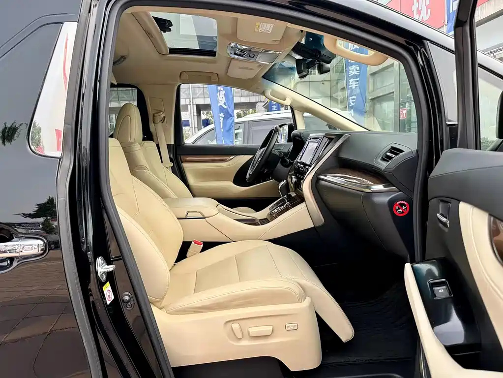 TOYOTA ALPHARD 2017