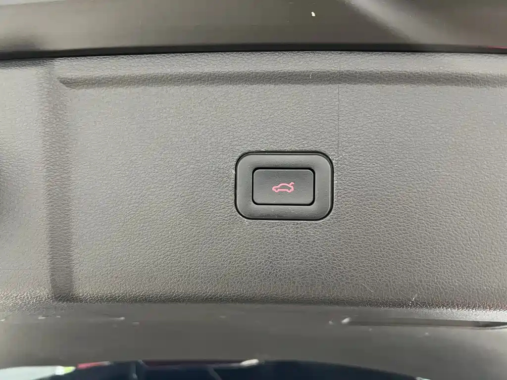 HONGQI HS5 2022