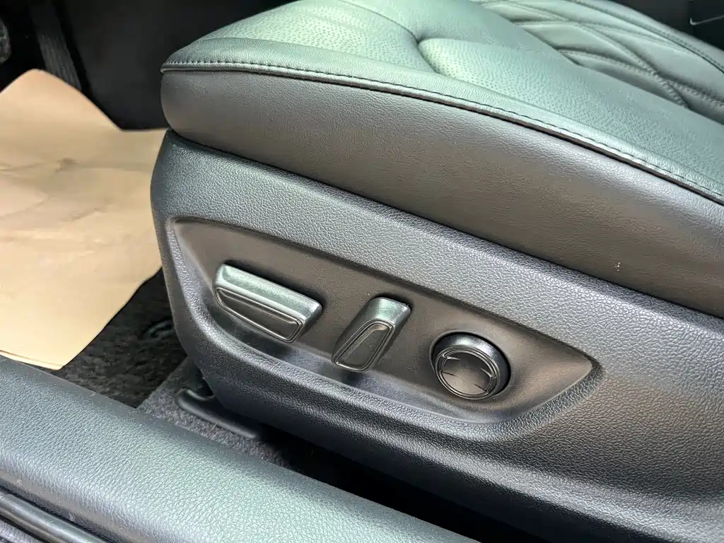 TOYOTA AVALON 2020