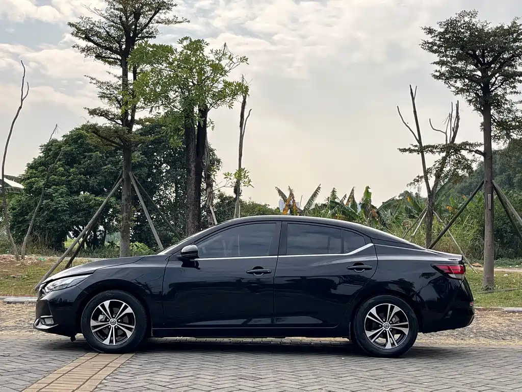 NISSAN SYLPHY 2020