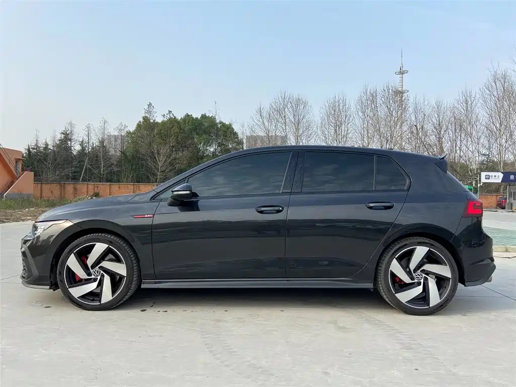 VOLKSWAGEN GOLF 2022