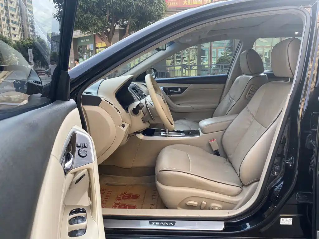 NISSAN TEANA 2015