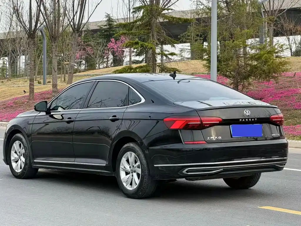 VOLKSWAGEN PASSAT 2021