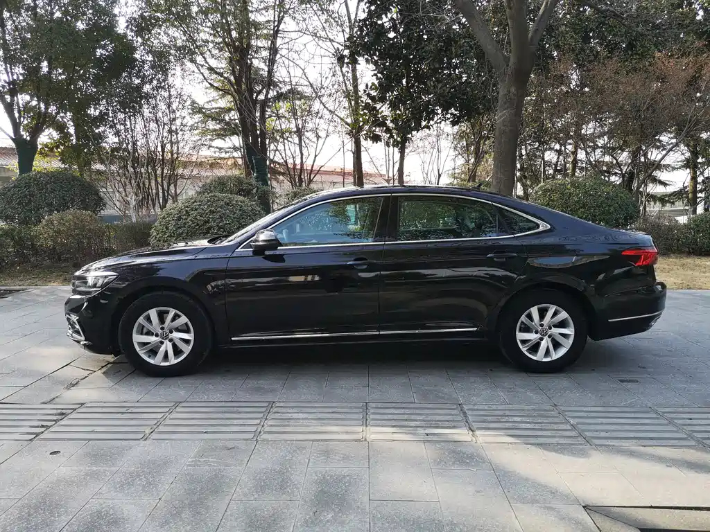 VOLKSWAGEN PASSAT 2021