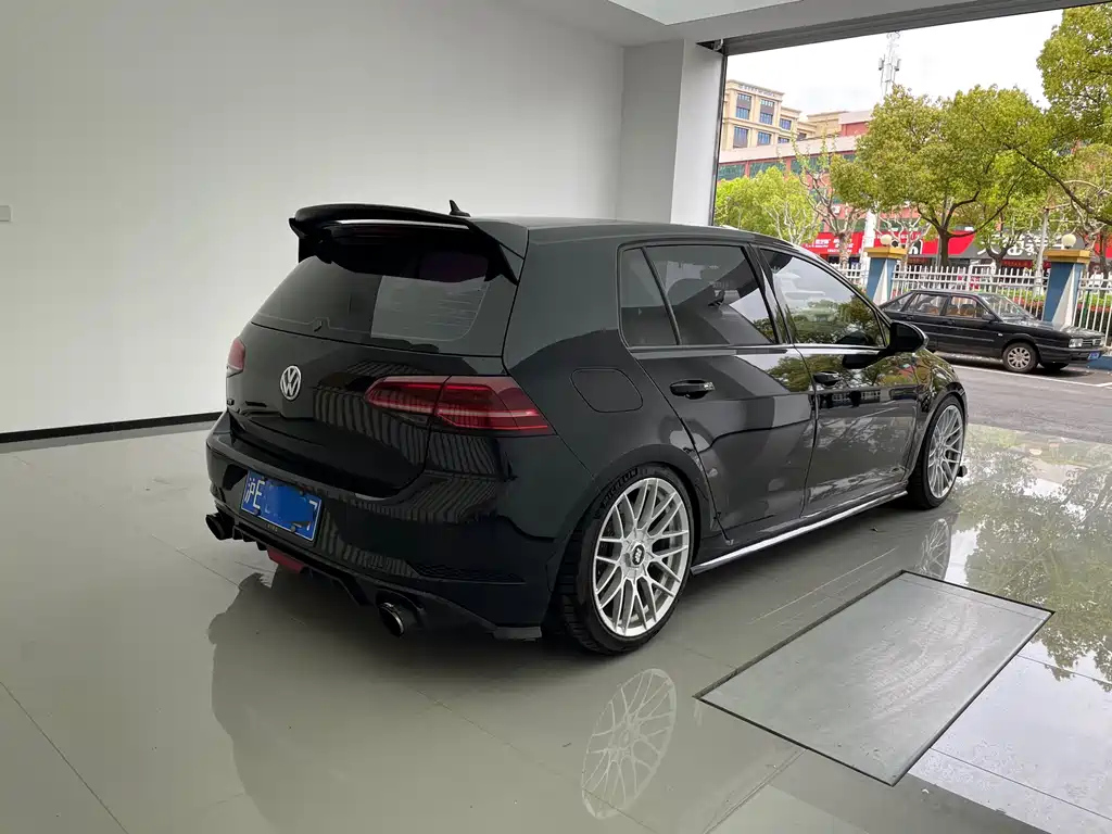 VOLKSWAGEN GOLF 2020