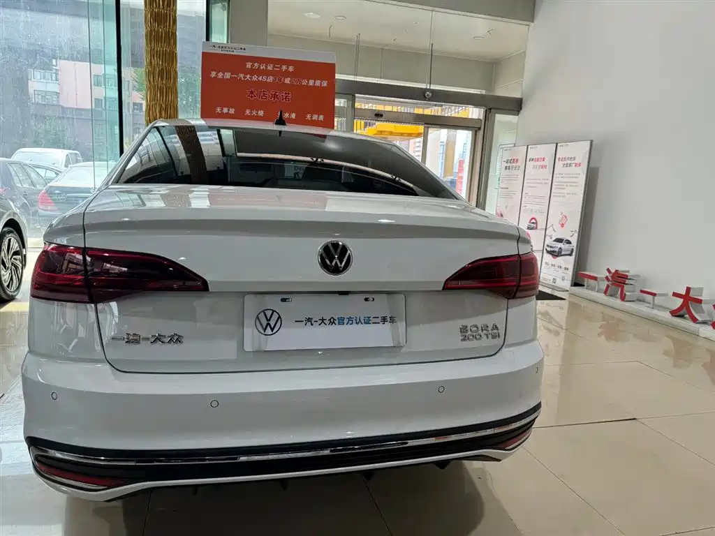 VOLKSWAGEN BORA 2023