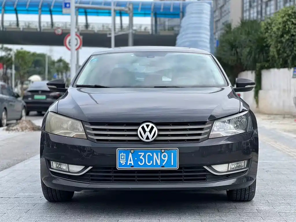 VOLKSWAGEN PASSAT 2014