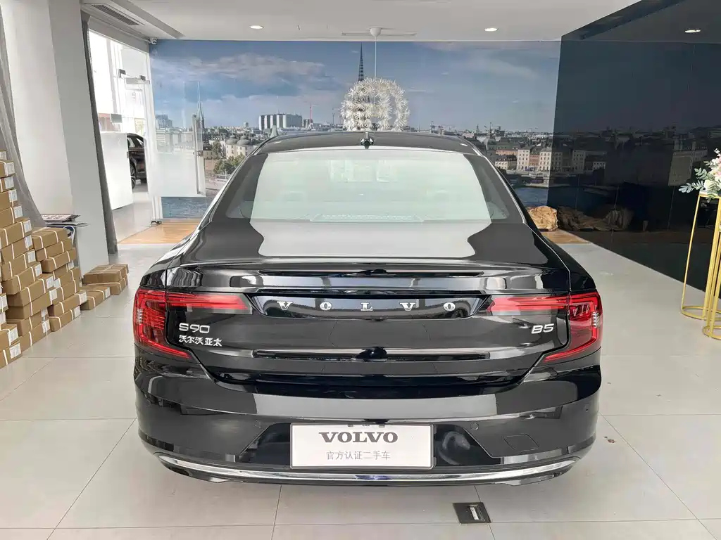VOLVO S90 2023
