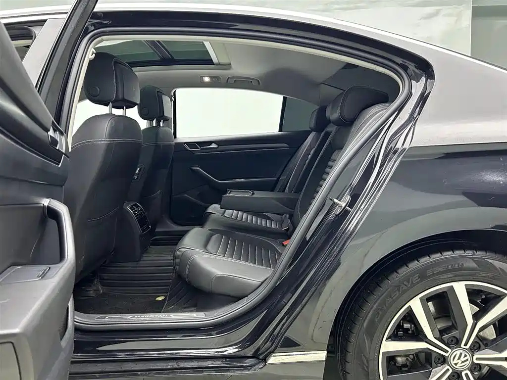 VOLKSWAGEN MAGOTAN 2020