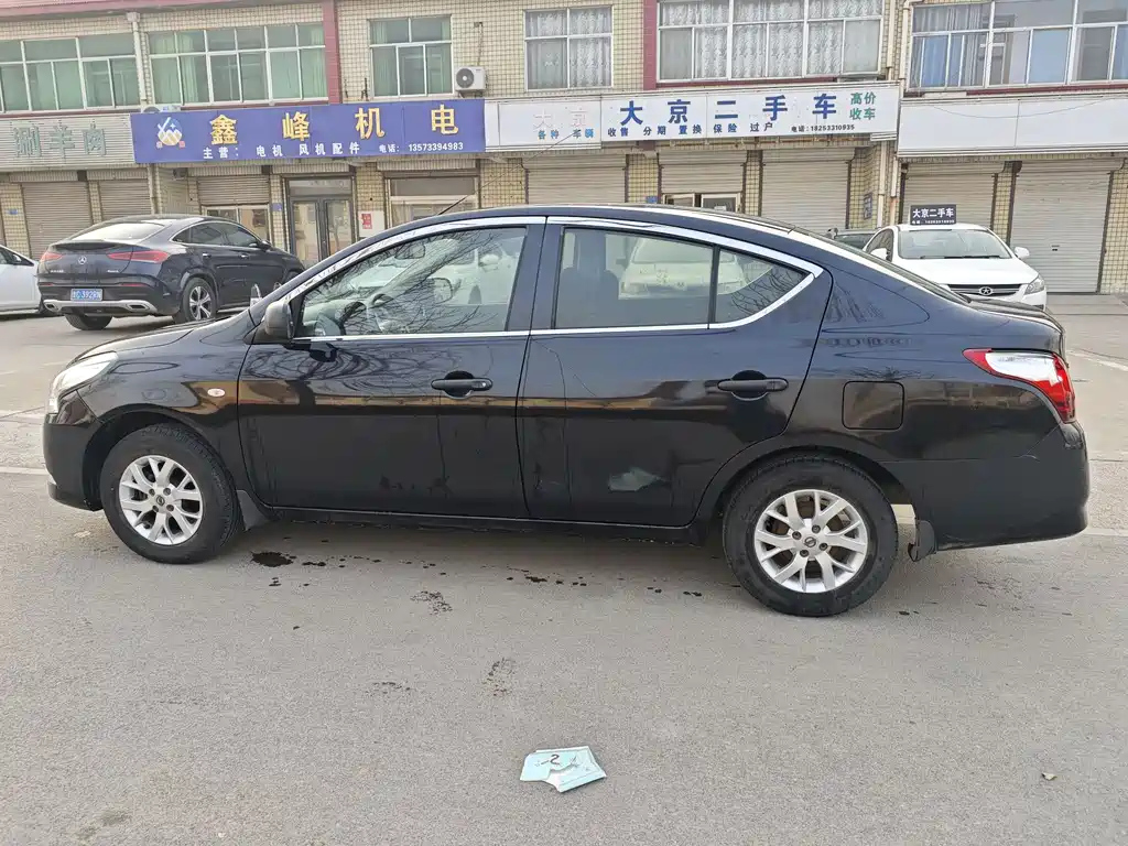 NISSAN SUNNY 2015