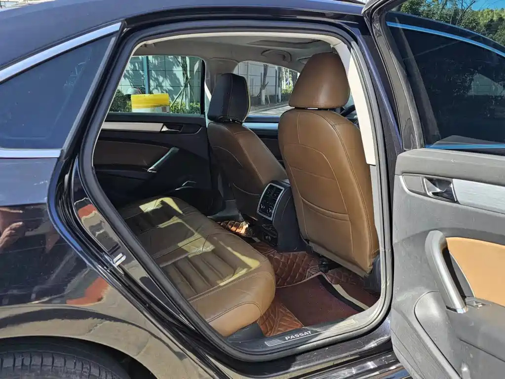 VOLKSWAGEN PASSAT 2015