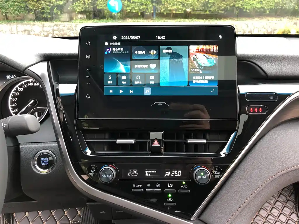 TOYOTA CAMRY 2023