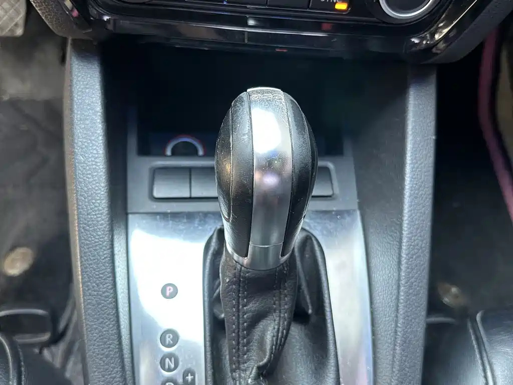 VOLKSWAGEN SAGITAR 2013