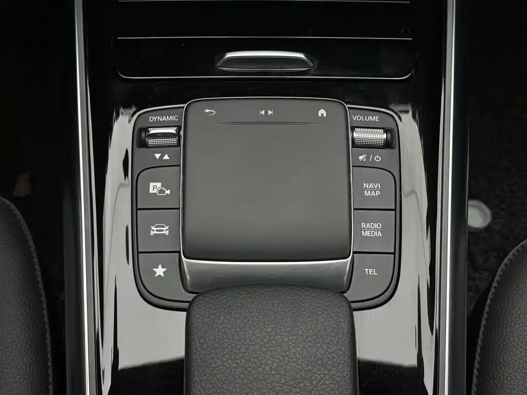 MERCEDES BENZ GLA 2021