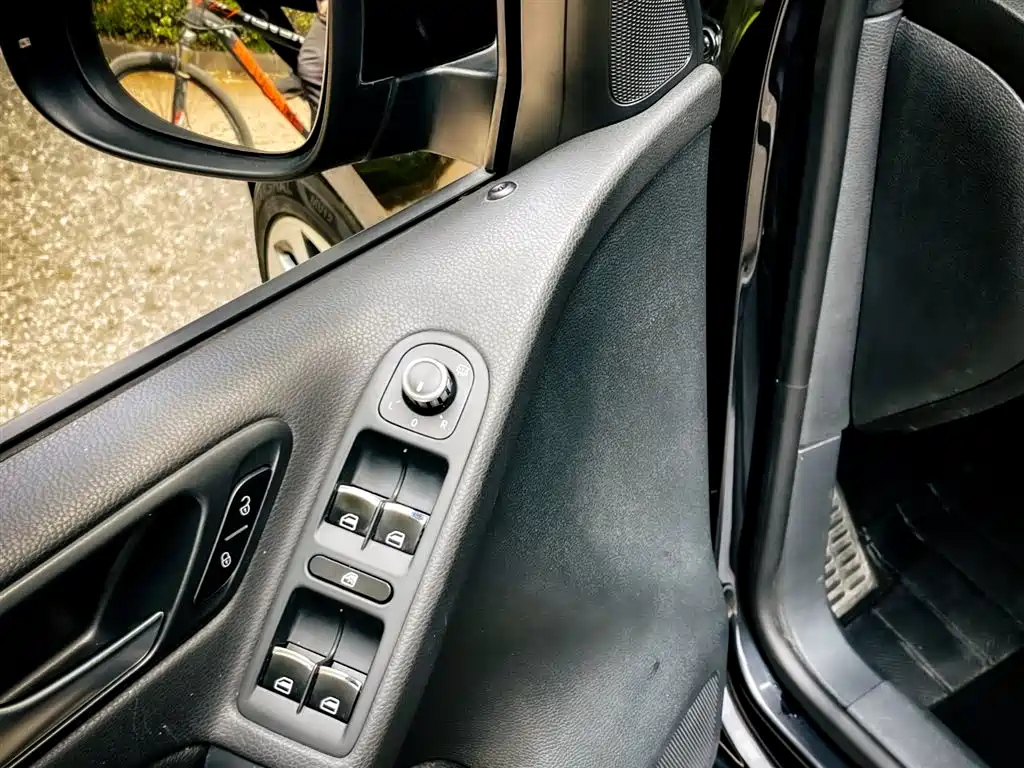 VOLKSWAGEN GOLF 2011