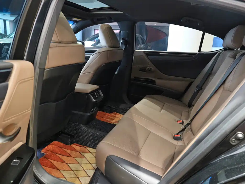 LEXUS ES 2021