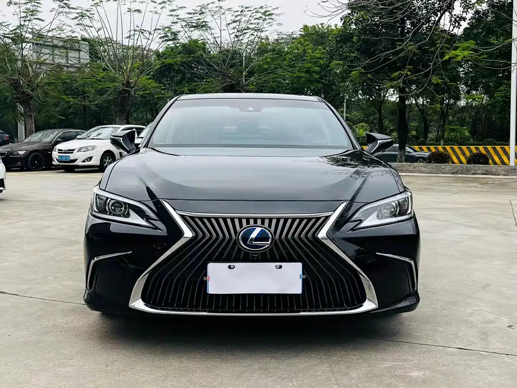 LEXUS ES 2020