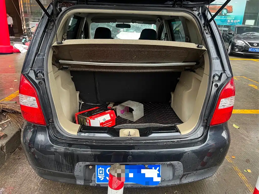 NISSAN LIVINA 2008