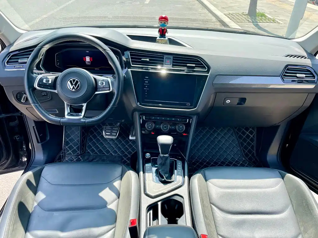 VOLKSWAGEN TIGUAN L 2021