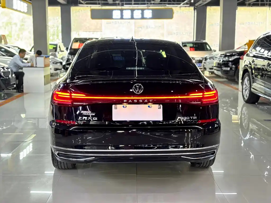 VOLKSWAGEN PASSAT 2023
