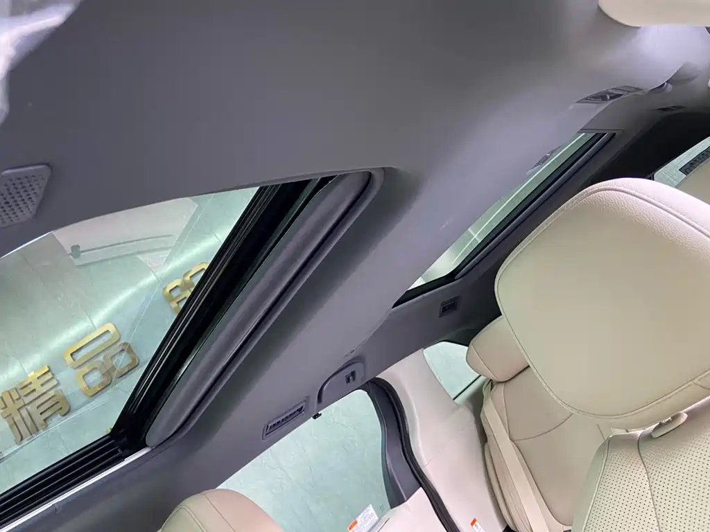 TOYOTA GRANVIA 2024