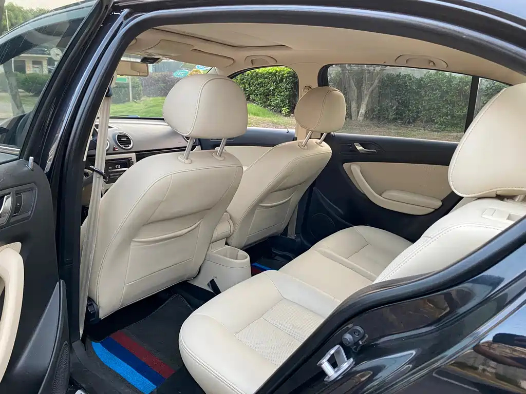 VOLKSWAGEN LAVIDA 2012